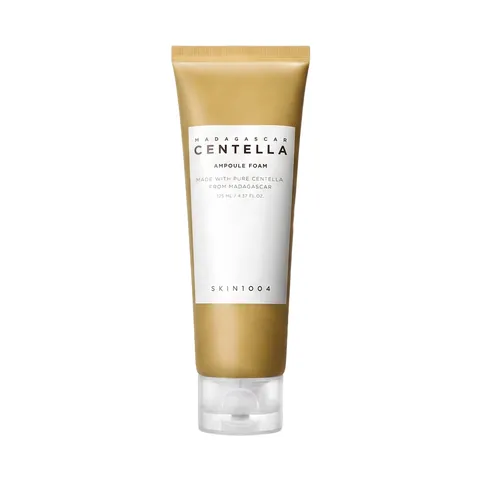 Tubo blanco con etiqueta dorada de SKIN1004 Madagascar Centella Ampoule Foam 125ml